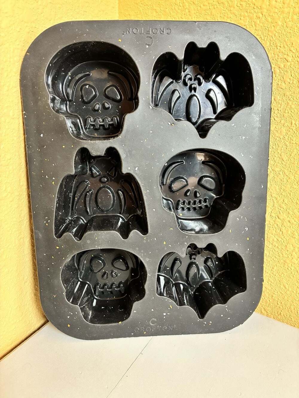Crofton Halloween Skull Non-Stick Silicone Mold Pan, 6-Cavity with sturdy edges